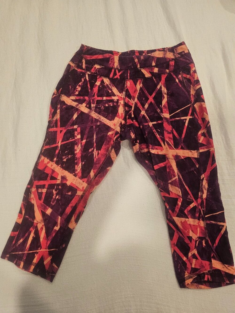 Tek Gear DRY TEK Women's Capri Leggings Medium Burgundy Coral Abstract